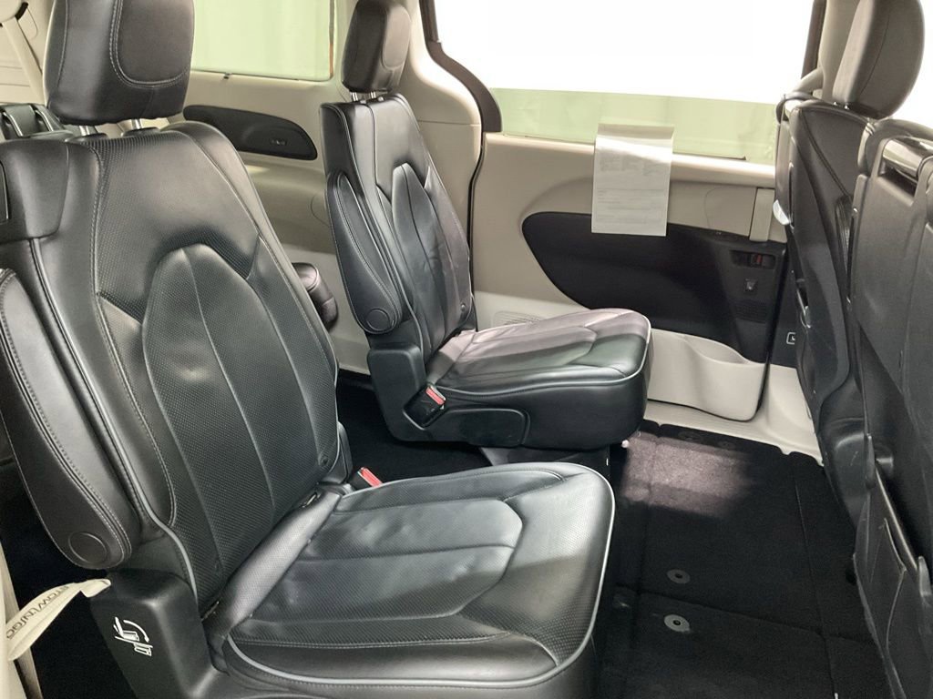Used 2018 Chrysler Pacifica Limited w/ Tire & Wheel Group image 27