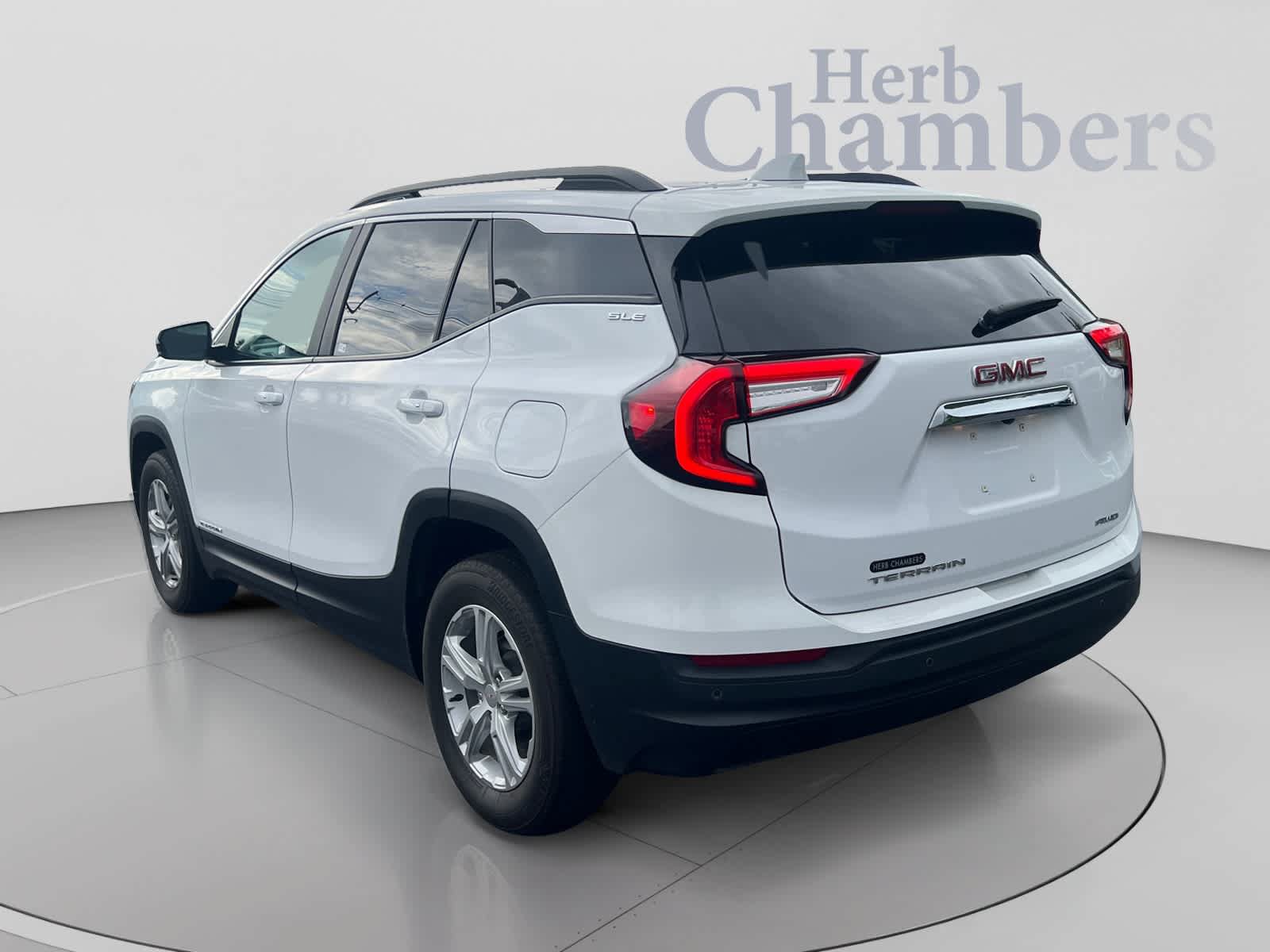 Used 2023 GMC Terrain SLE w/ Driver Convenience Package AWD/4WD image 3