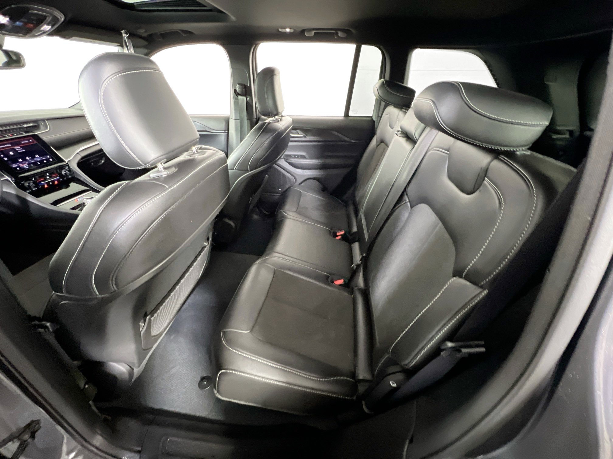 Used 2023 Jeep Grand Cherokee Altitude image 24