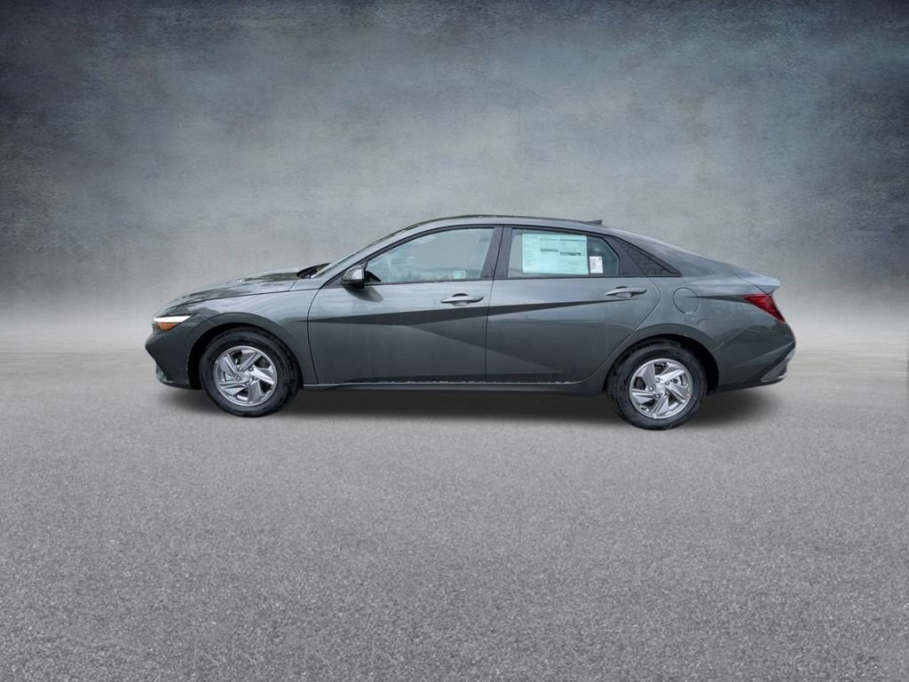 Used 2025 Hyundai Elantra SE FWD image 14