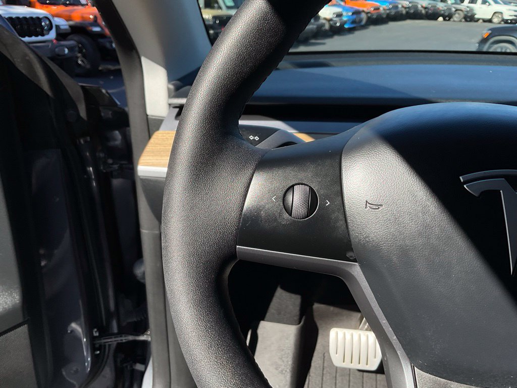 Used 2023 Tesla Model Y Performance AWD/4WD image 11