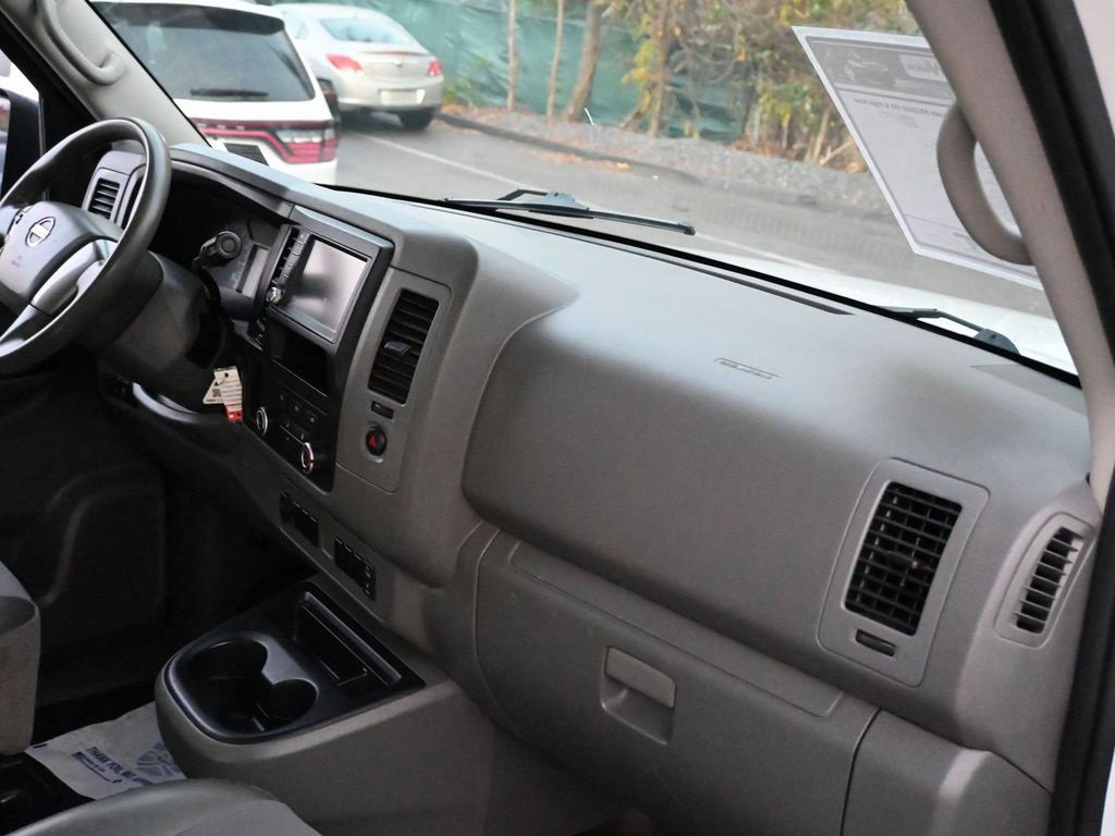 Used 2020 Nissan NV 2500 S image 28