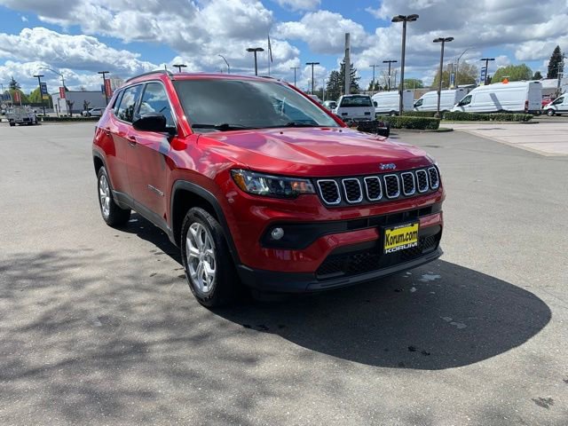Used 2024 Jeep Compass Latitude image 8