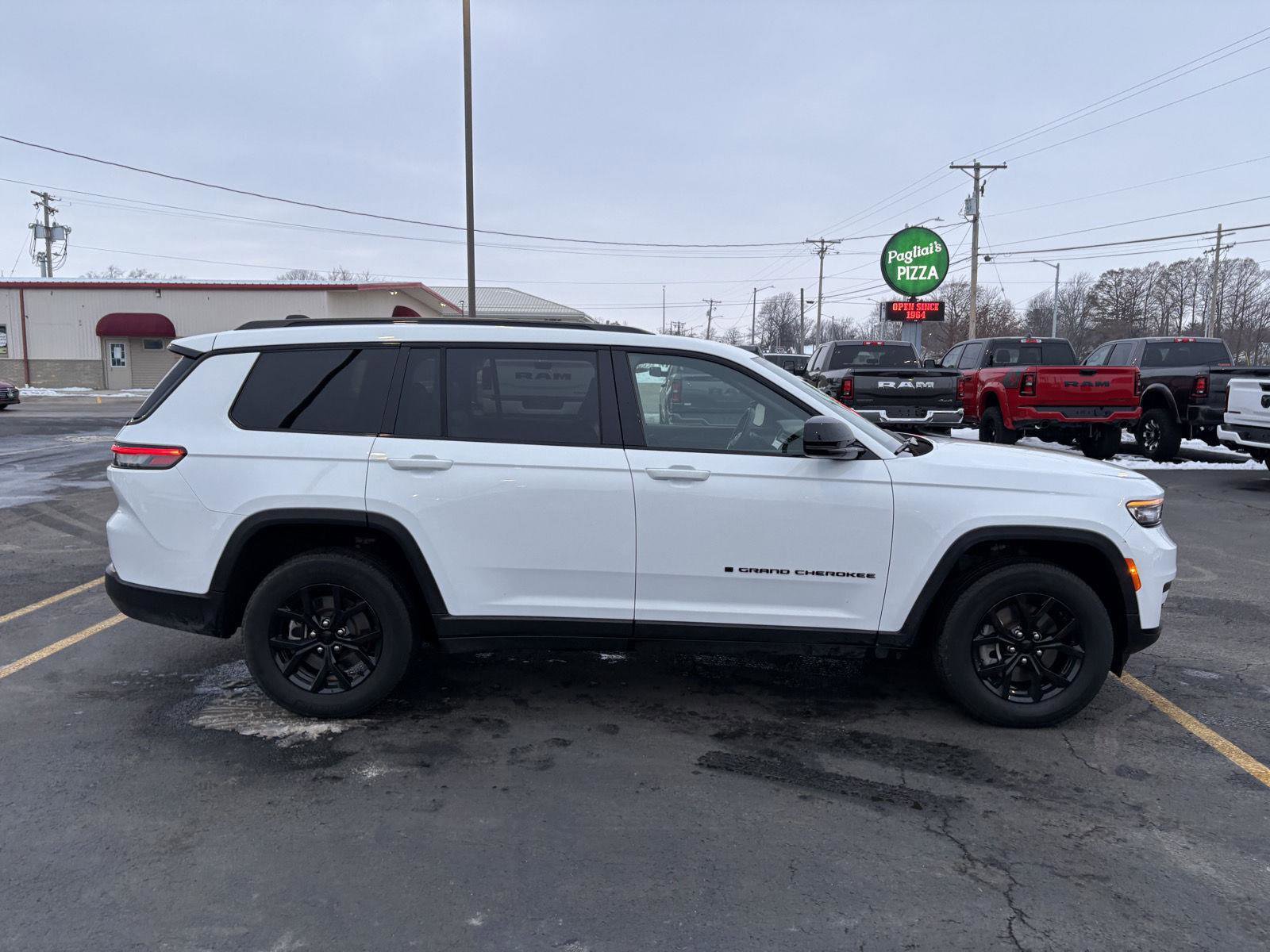 Used 2024 Jeep Grand Cherokee L Laredo image 27