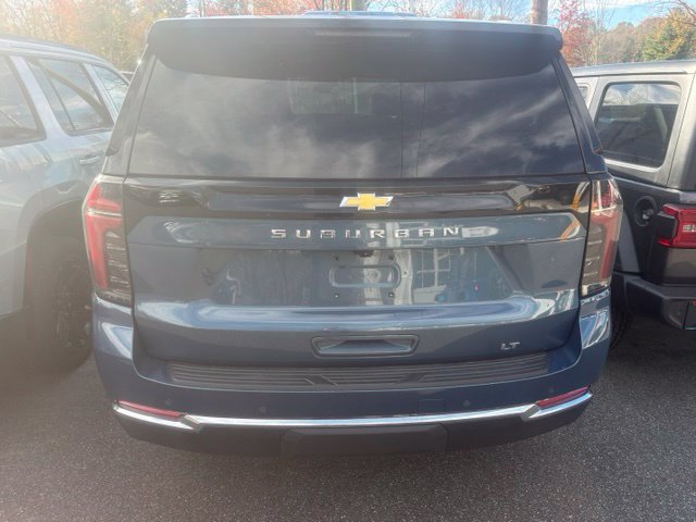 Used 2025 Chevrolet Suburban LT AWD/4WD image 2