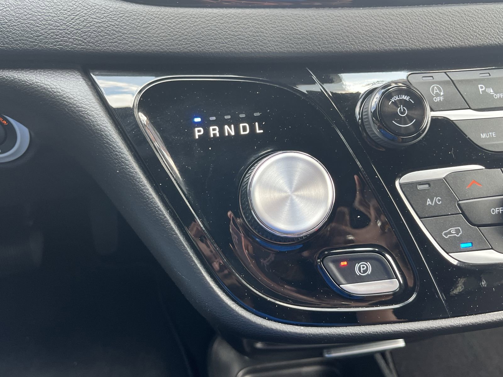 Used 2025 Chrysler Pacifica Select FWD image 23