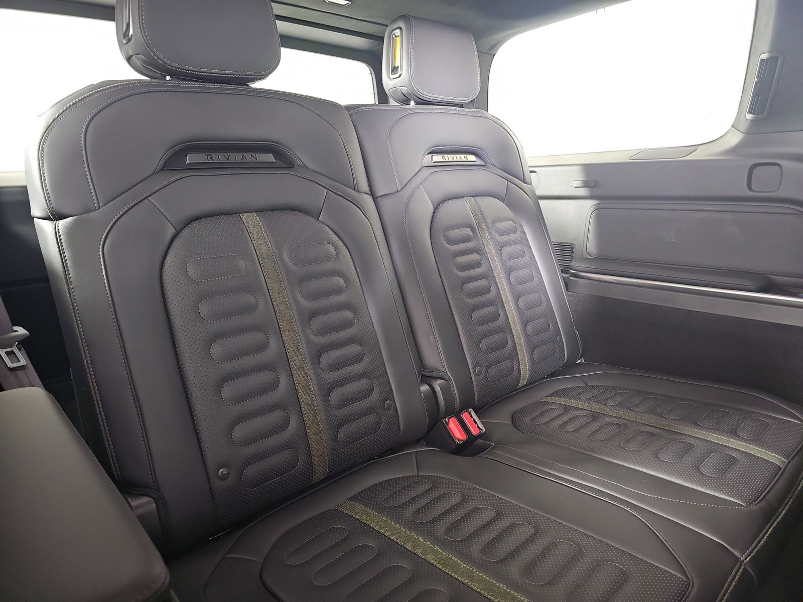 Used 2025 Rivian R1S Adventure image 22