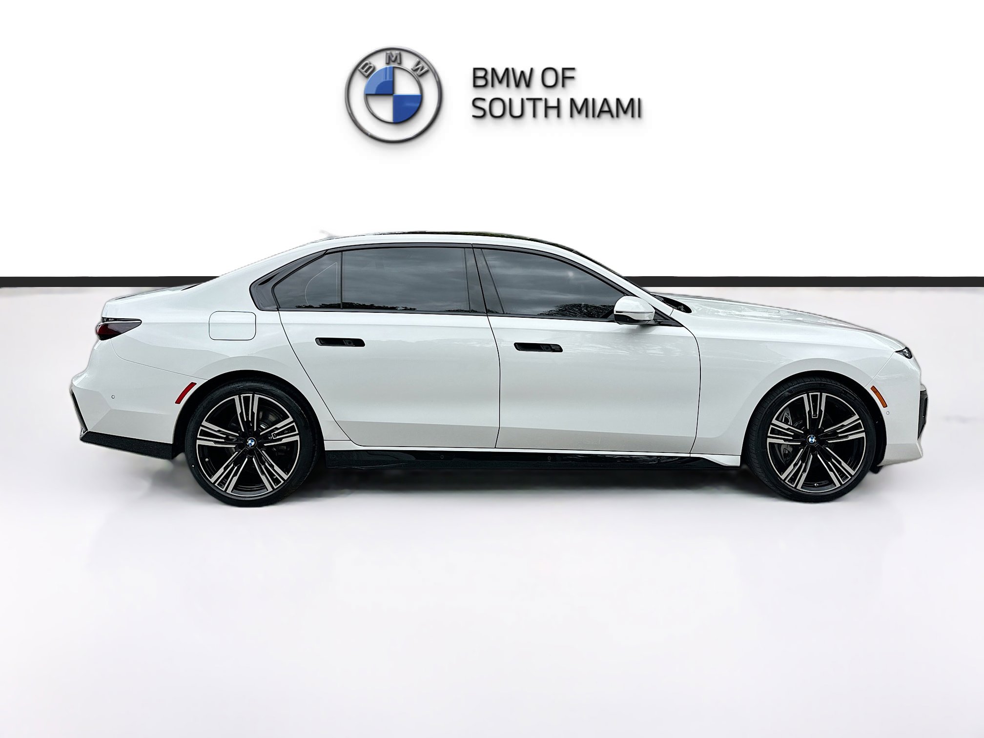 Used 2023 BMW 740i w/ Executive Package image 8