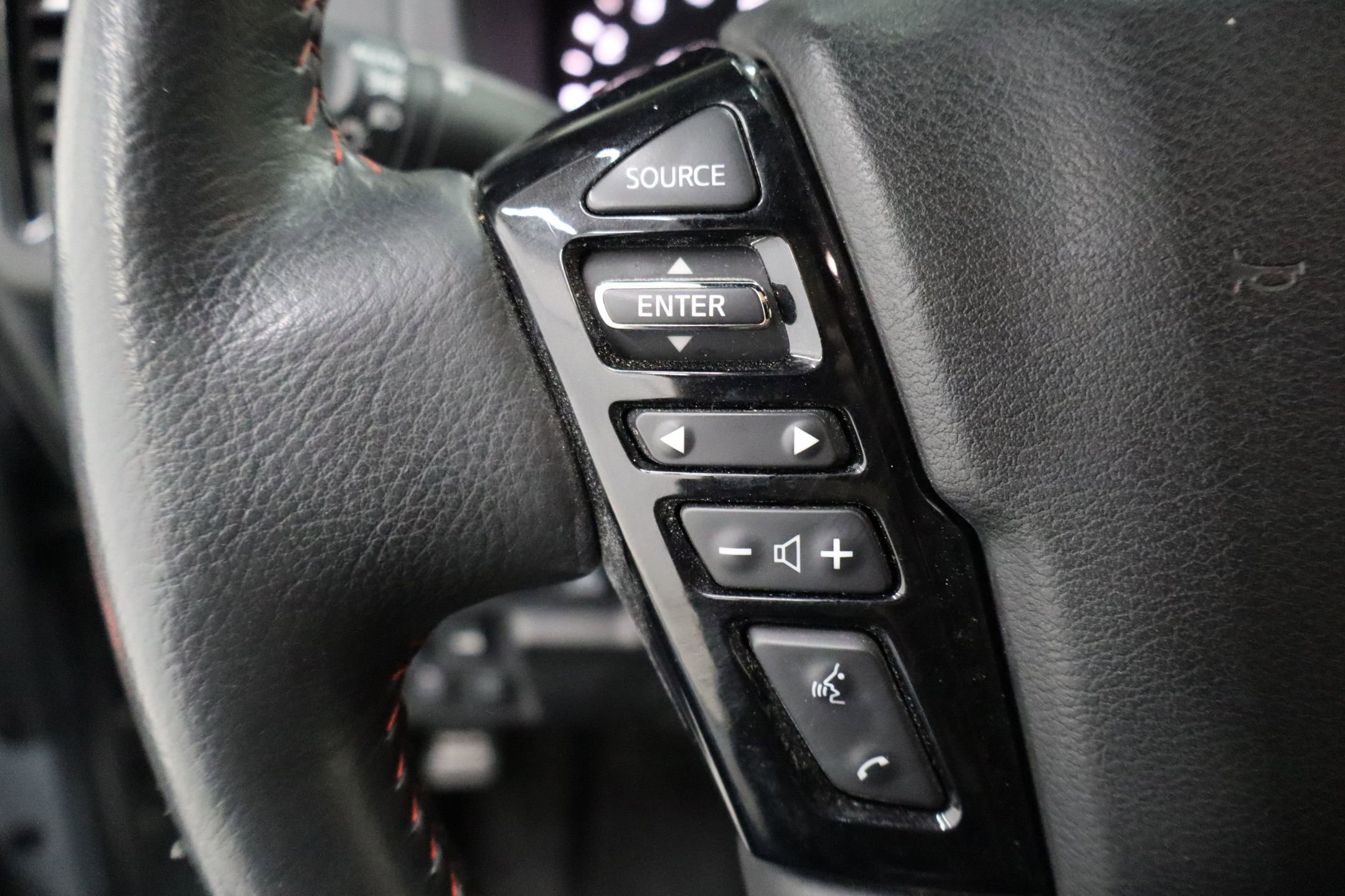 Used 2023 Nissan Frontier PRO-4X w/ Pro Convenience Package image 11