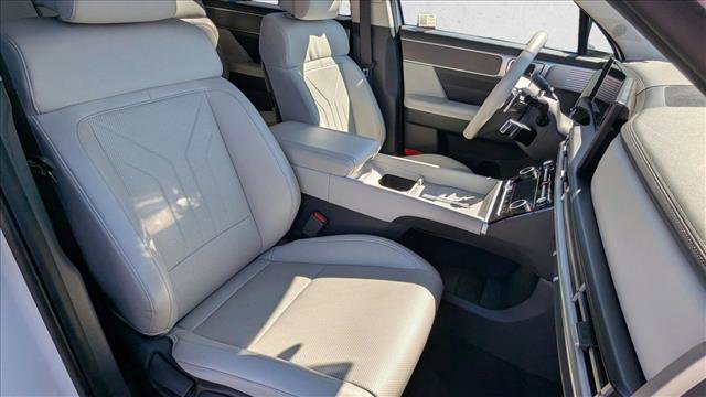 Used 2024 Hyundai Santa Fe SEL AWD/4WD image 25