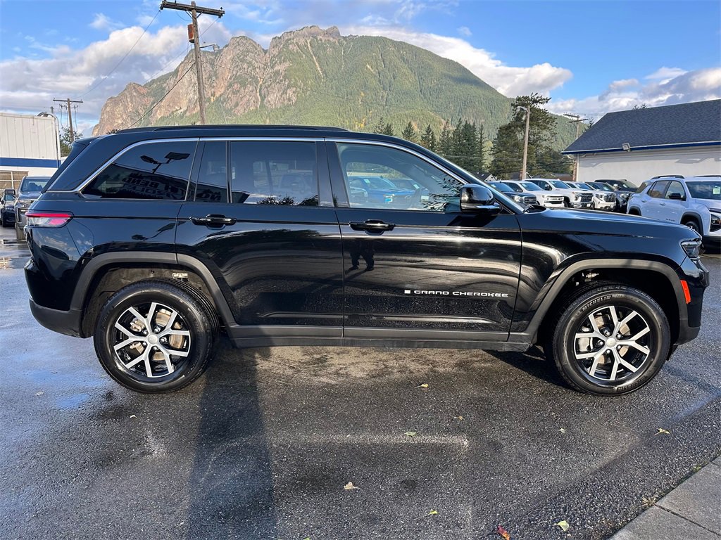 Used 2024 Jeep Grand Cherokee Limited image 5