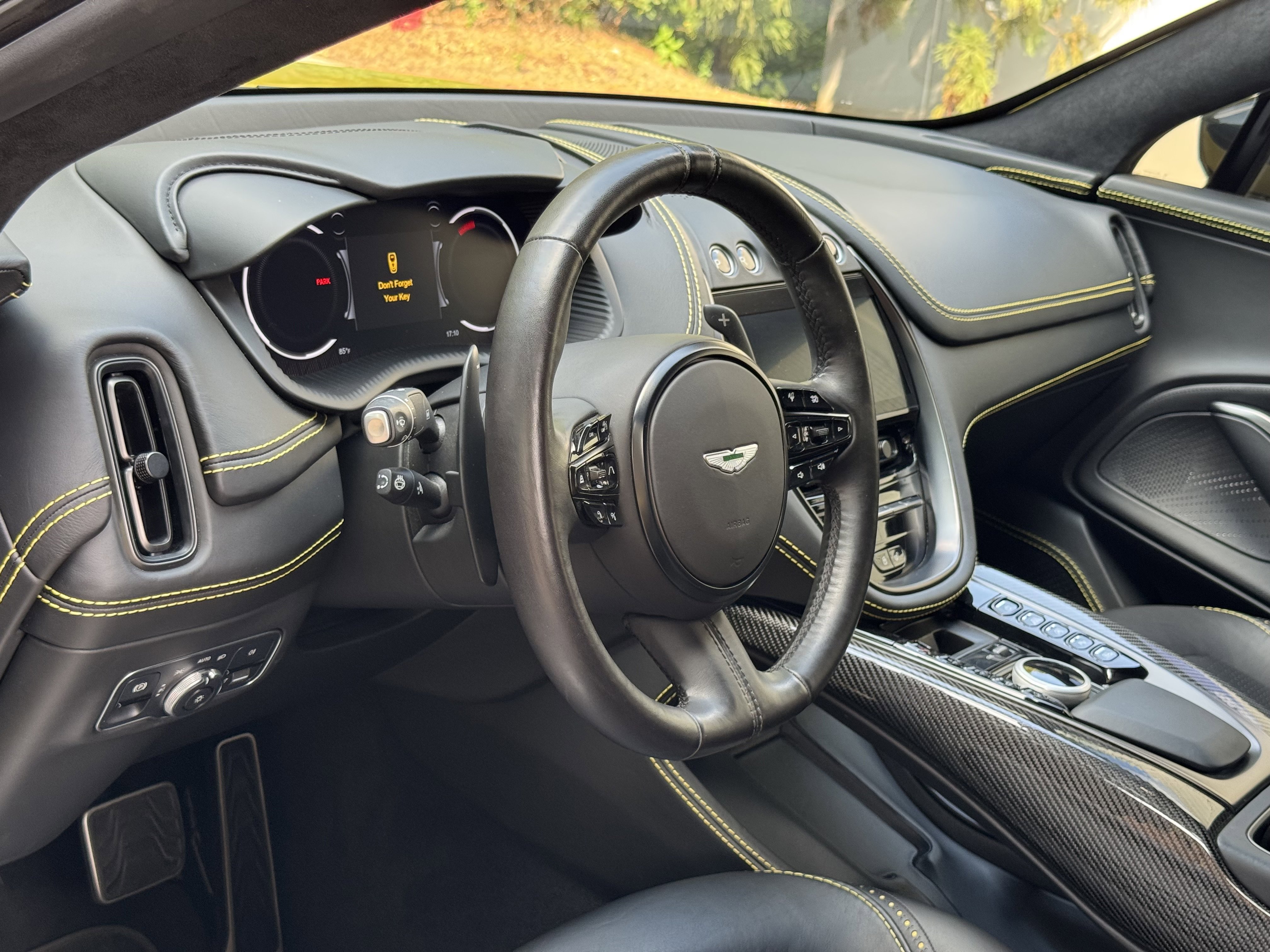 Used 2021 Aston Martin DBX image 30