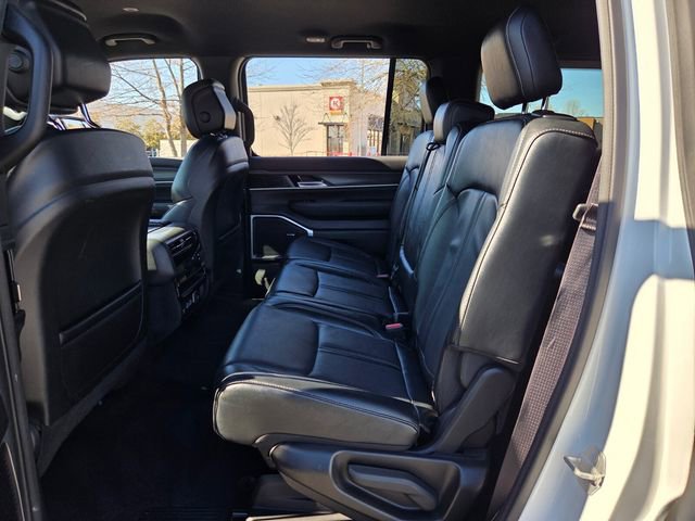 Used 2024 Jeep Wagoneer Series II w/ Flexible Seating Group image 13