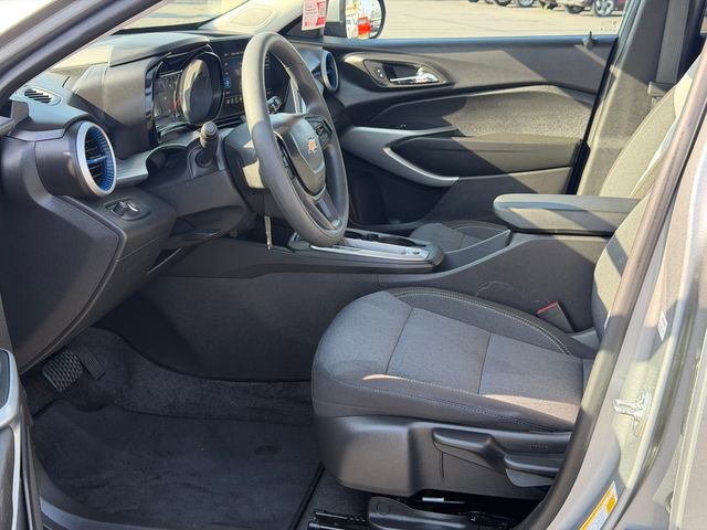 Used 2025 Chevrolet Trax LS w/ LS Convenience Package FWD image 15