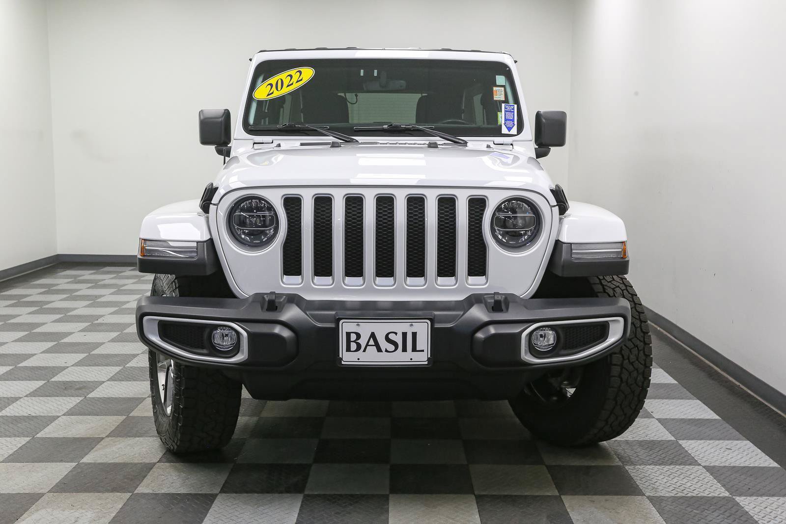 Used 2022 Jeep Wrangler Unlimited Sahara w/ LED Lighting Group AWD/4WD image 3
