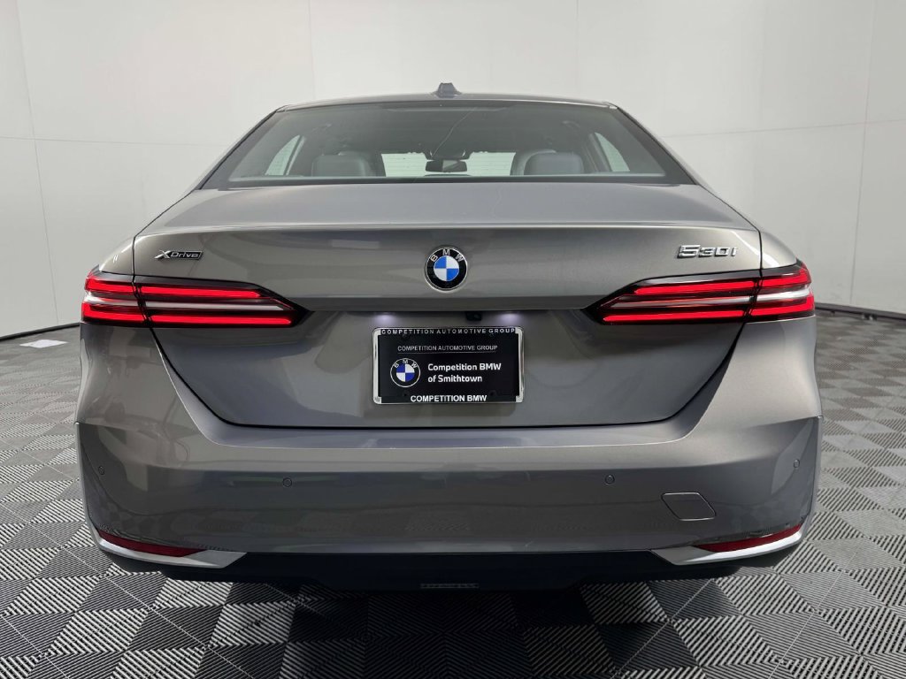 Used 2024 BMW 530i xDrive w/ Premium Package AWD/4WD image 9