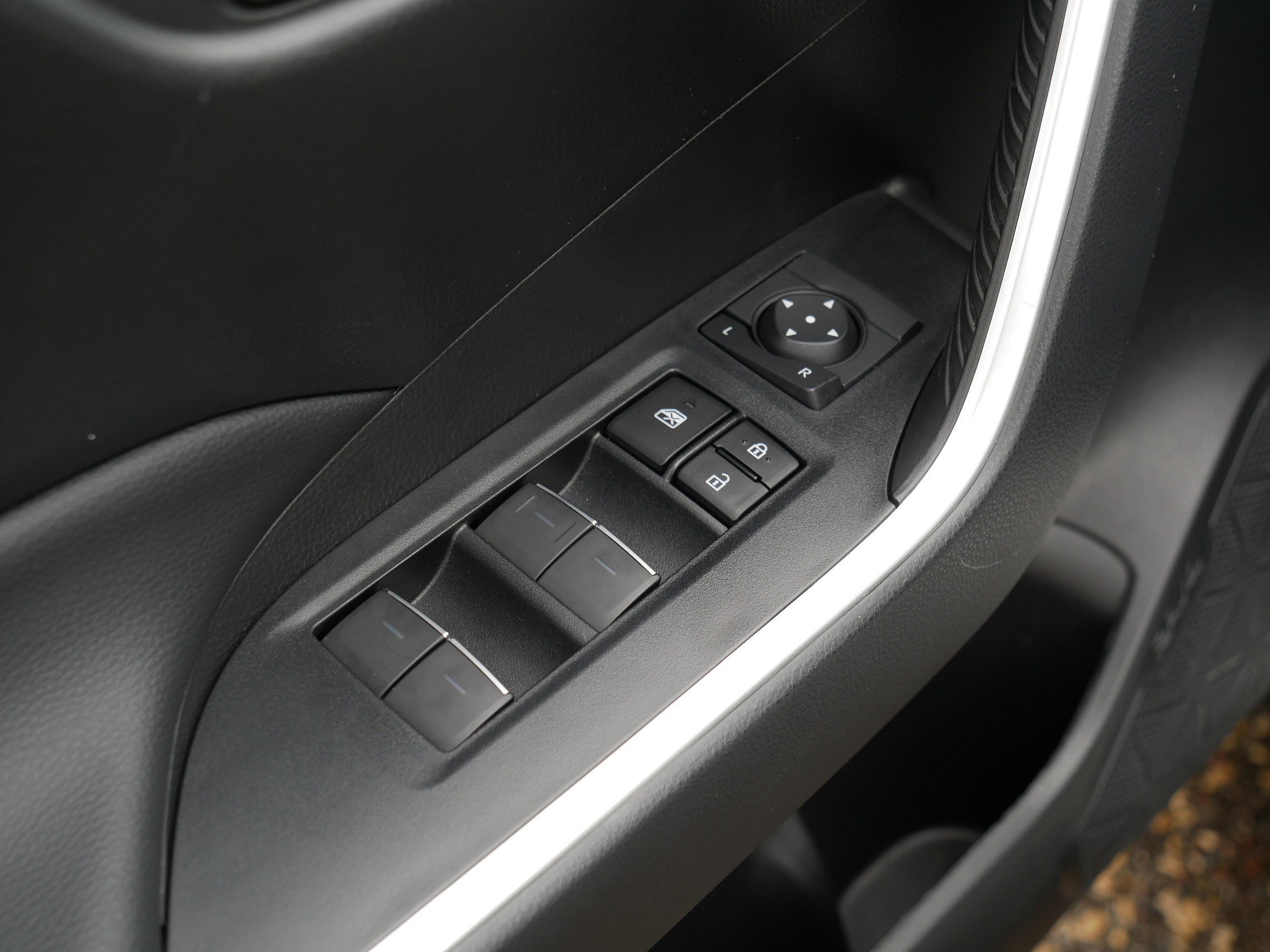 Used 2022 Toyota RAV4 XLE w/ Convenience Package AWD/4WD image 19