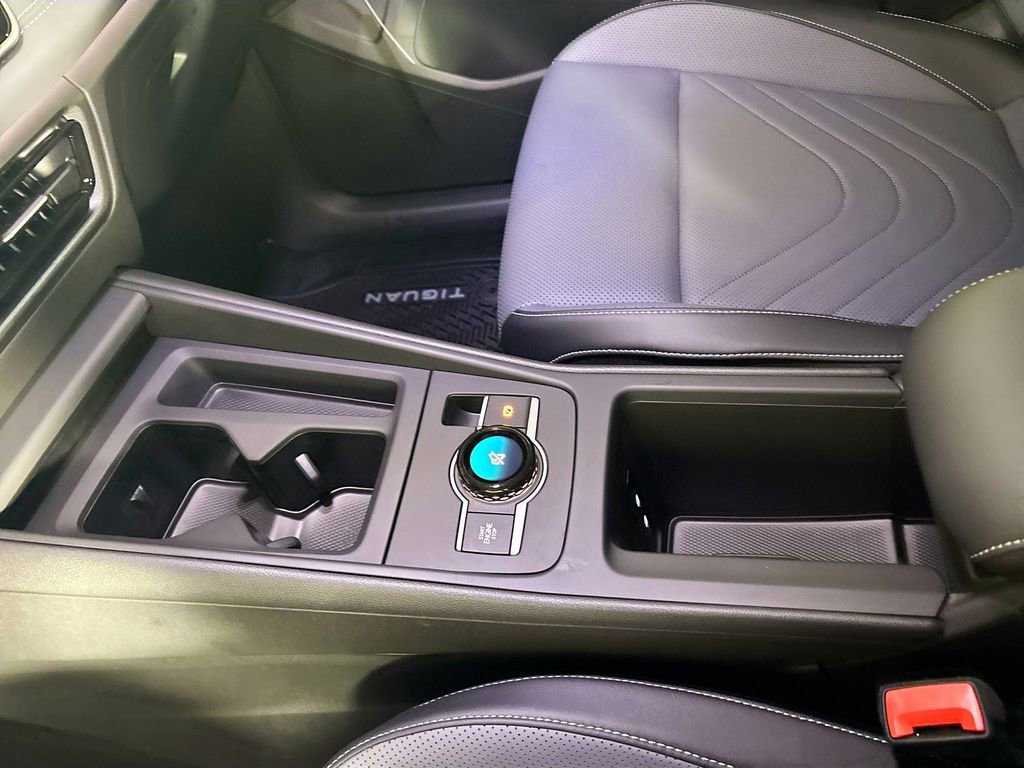 New 2025 Volkswagen Tiguan SE image 15