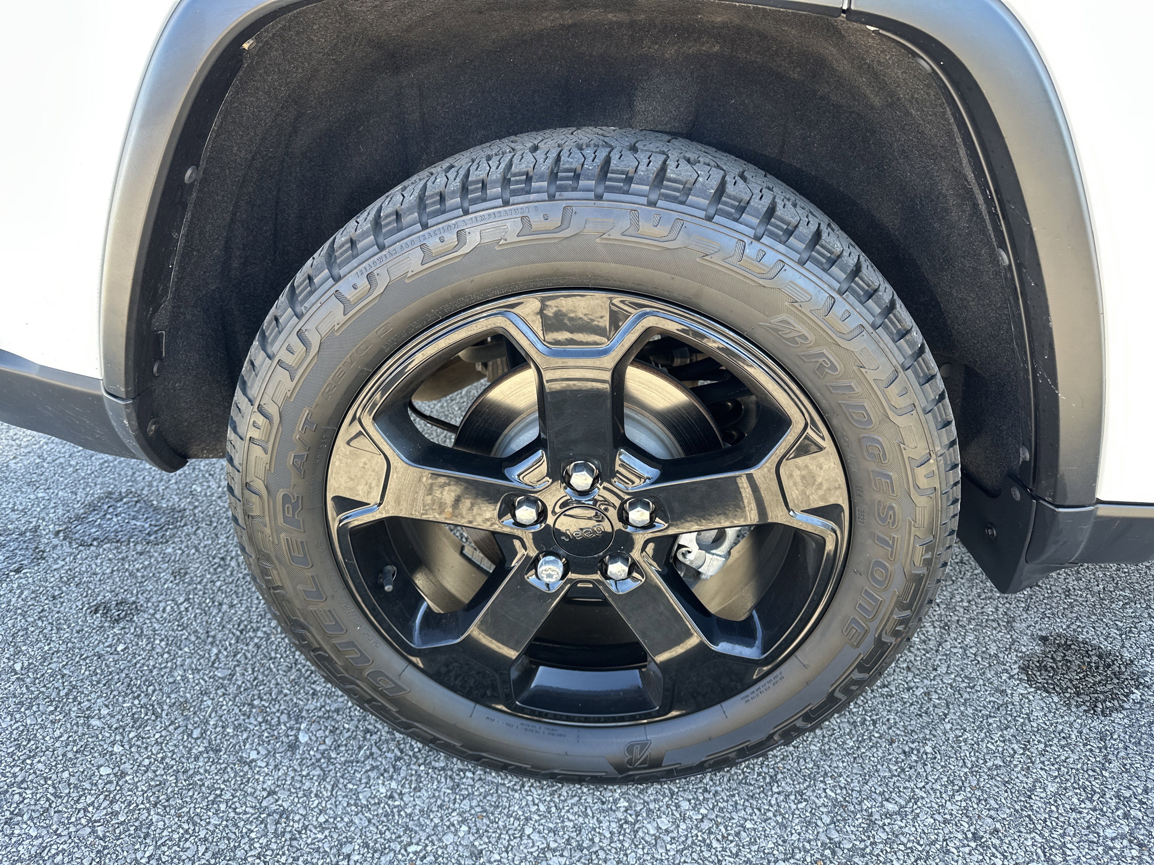 Used 2019 Jeep Grand Cherokee Laredo image 18