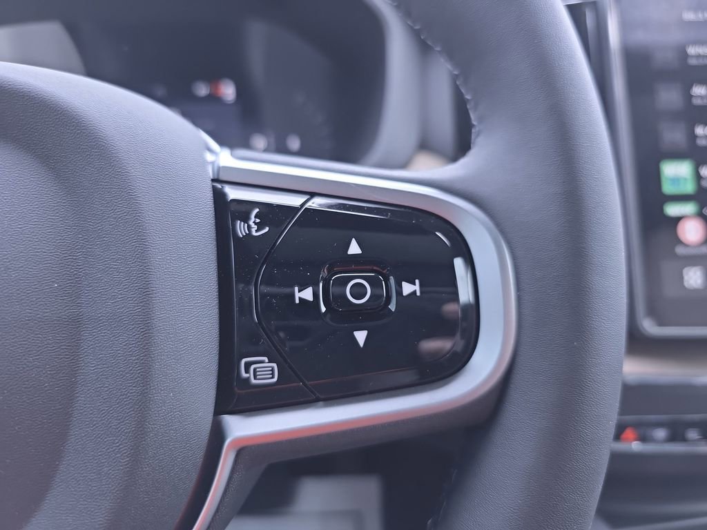 New 2026 Volvo XC60 B5 Plus w/ Protection Package Premier image 18
