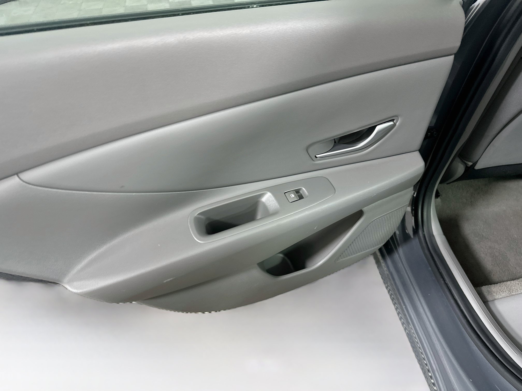 Used 2025 Hyundai Elantra SEL FWD image 27