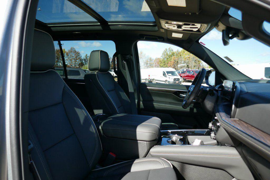 New 2026 Chevrolet Suburban Premier image 9
