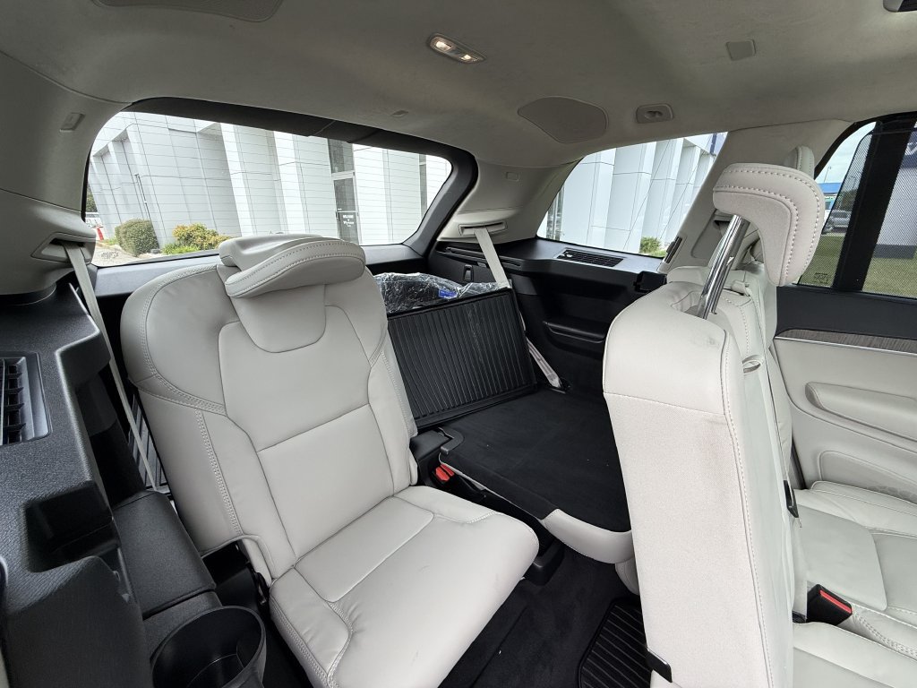 Certified 2025 Volvo XC90 B5 Ultra w/ Lounge Package AWD/4WD image 28