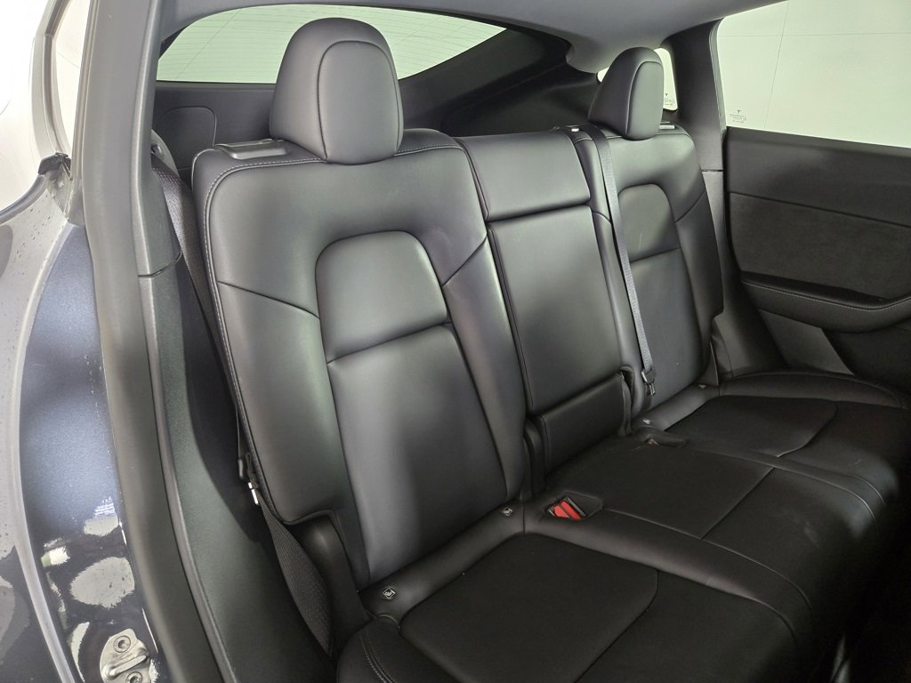 Used 2022 Tesla Model Y Long Range image 29