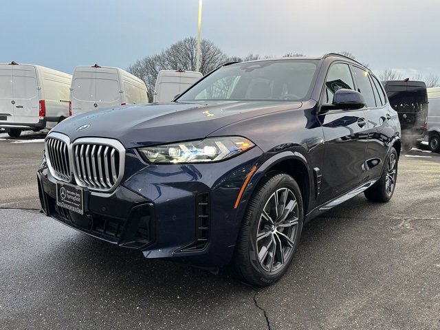 Used 2024 BMW X5 xDrive40i w/ M Sport Package image 3