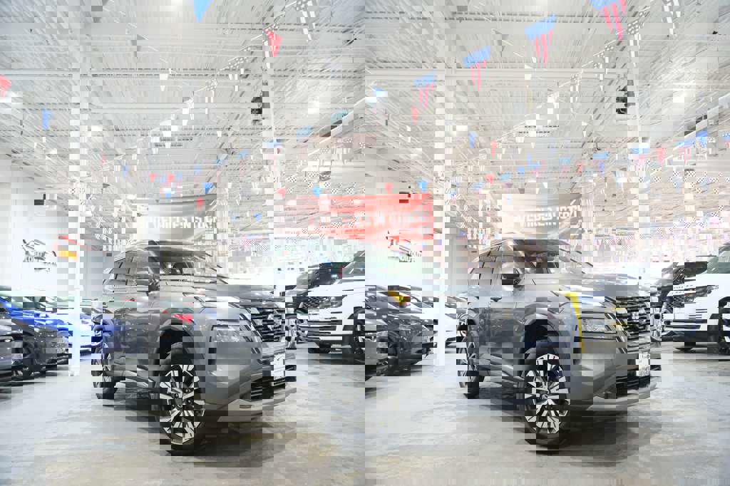 Used 2021 Nissan Rogue SV w/ Premium Package image 2