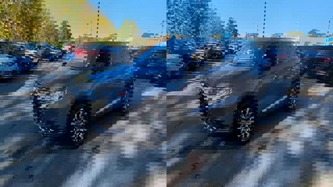 Used 2020 Mitsubishi Outlander ES image 38