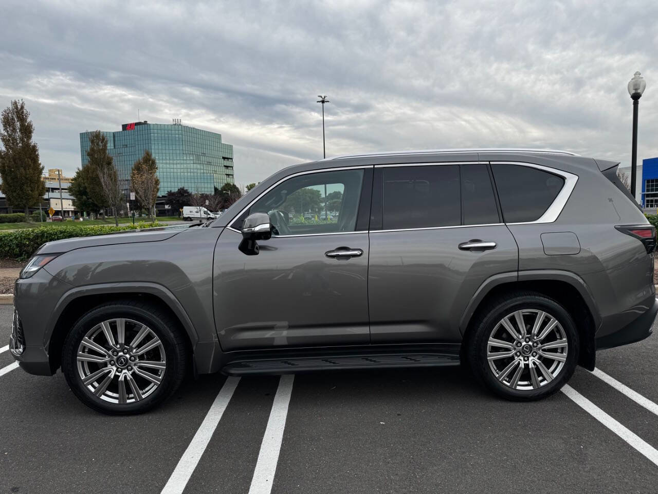 Used 2024 Lexus LX 600 4WD w/ Ultra Luxury Package image 2