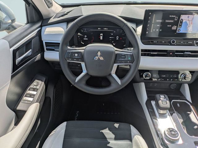 New 2026 Mitsubishi Outlander SE image 17