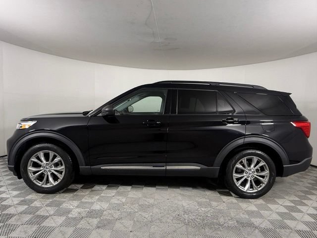 Used 2023 Ford Explorer XLT w/ Equipment Group 202A RWD image 3