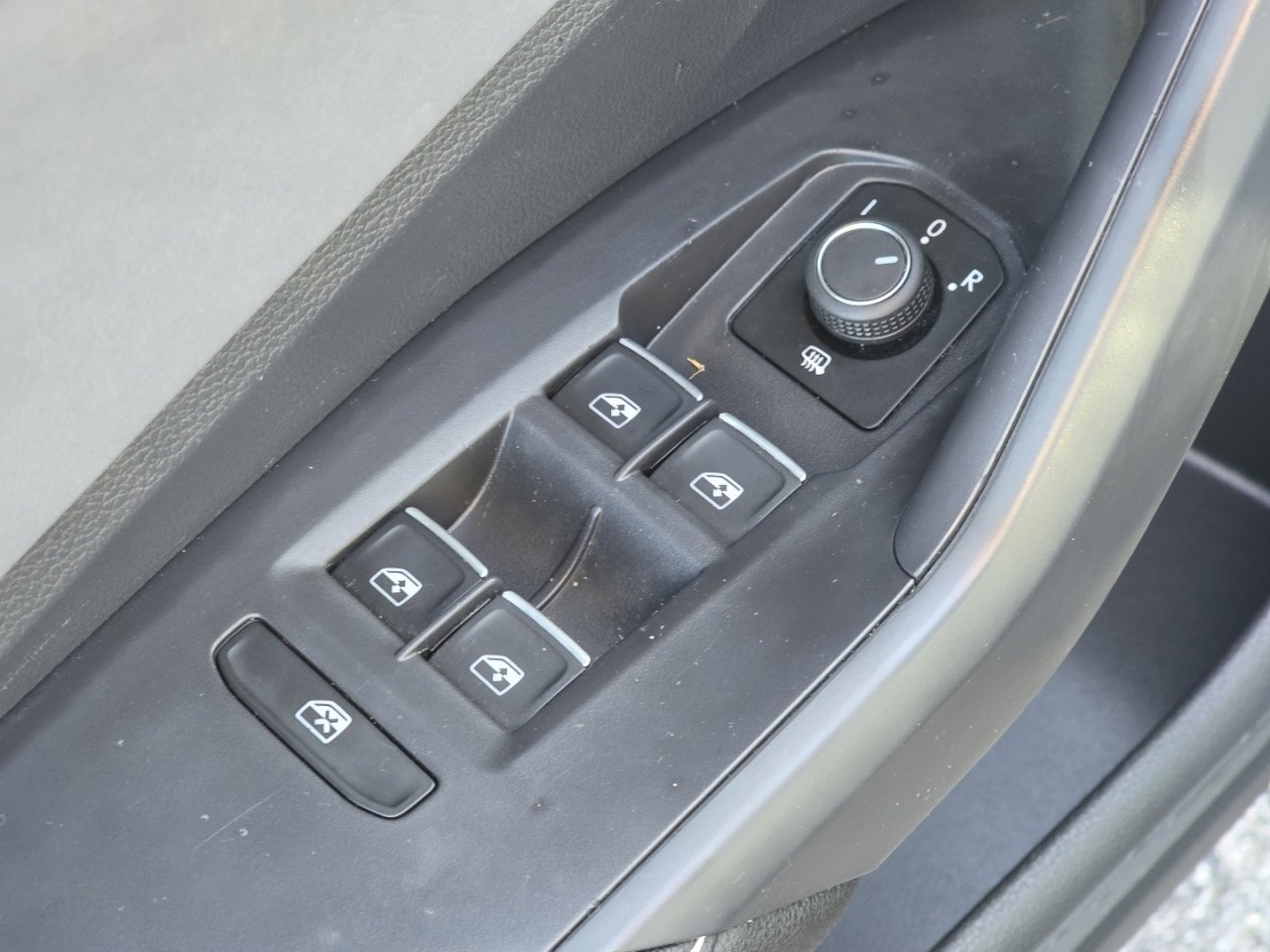 Used 2025 Volkswagen Jetta SE image 24