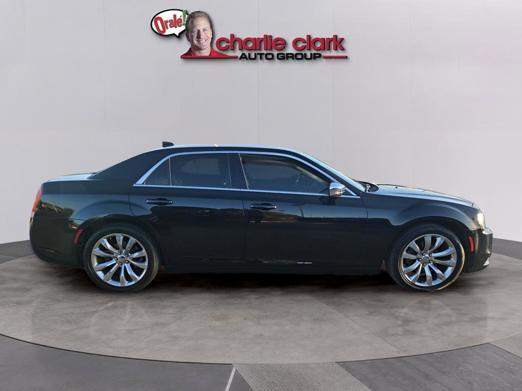 Used 2021 Chrysler 300 Touring w/ Chrome Appearance Package image 7