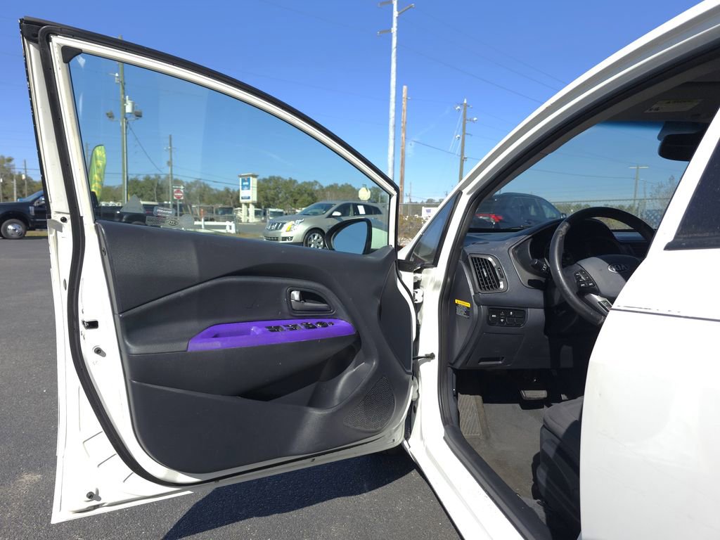 Used 2013 Kia Rio EX w/ Convenience Pkg image 9