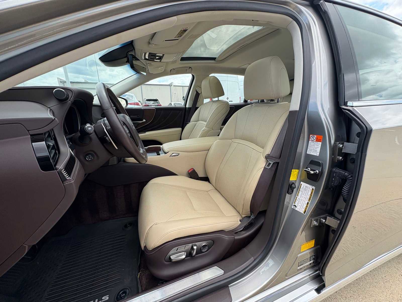 Used 2020 Lexus LS 500 w/ Accessory Package (Z2) RWD image 14