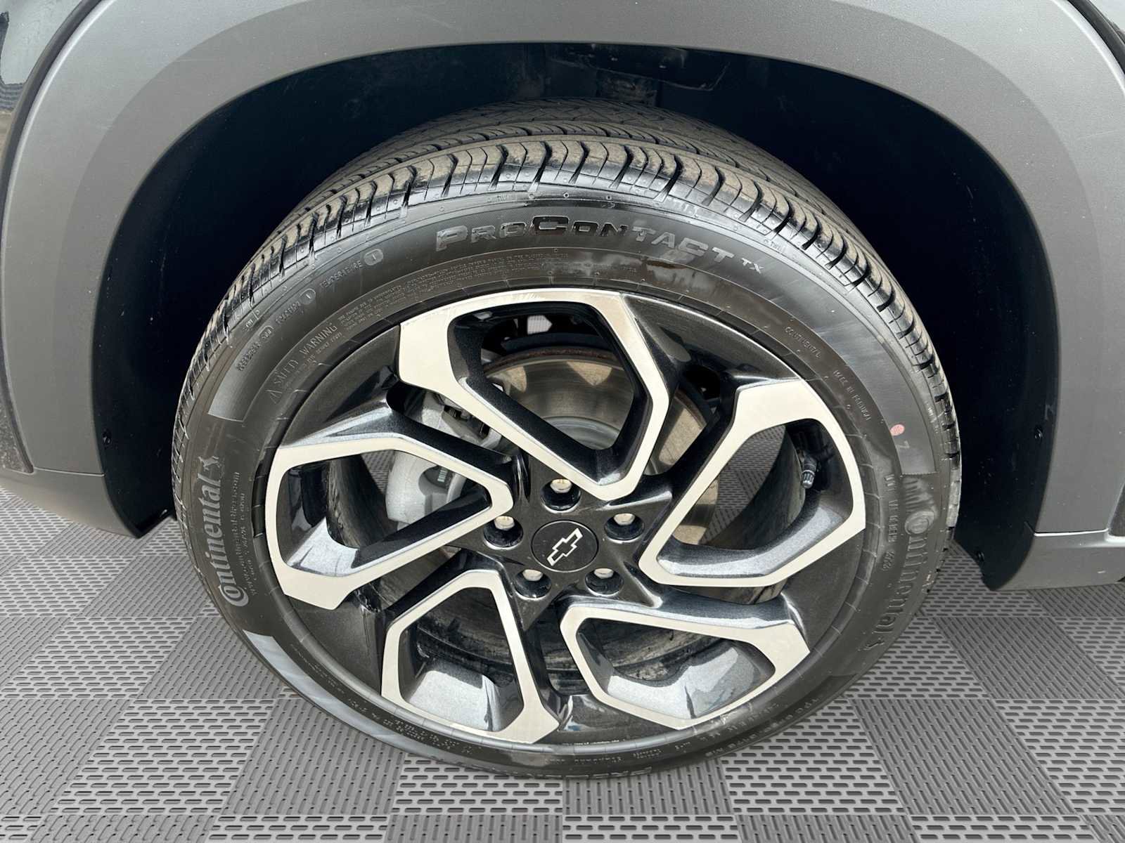 Used 2024 Chevrolet Trax RS w/ Driver Confidence Package image 32