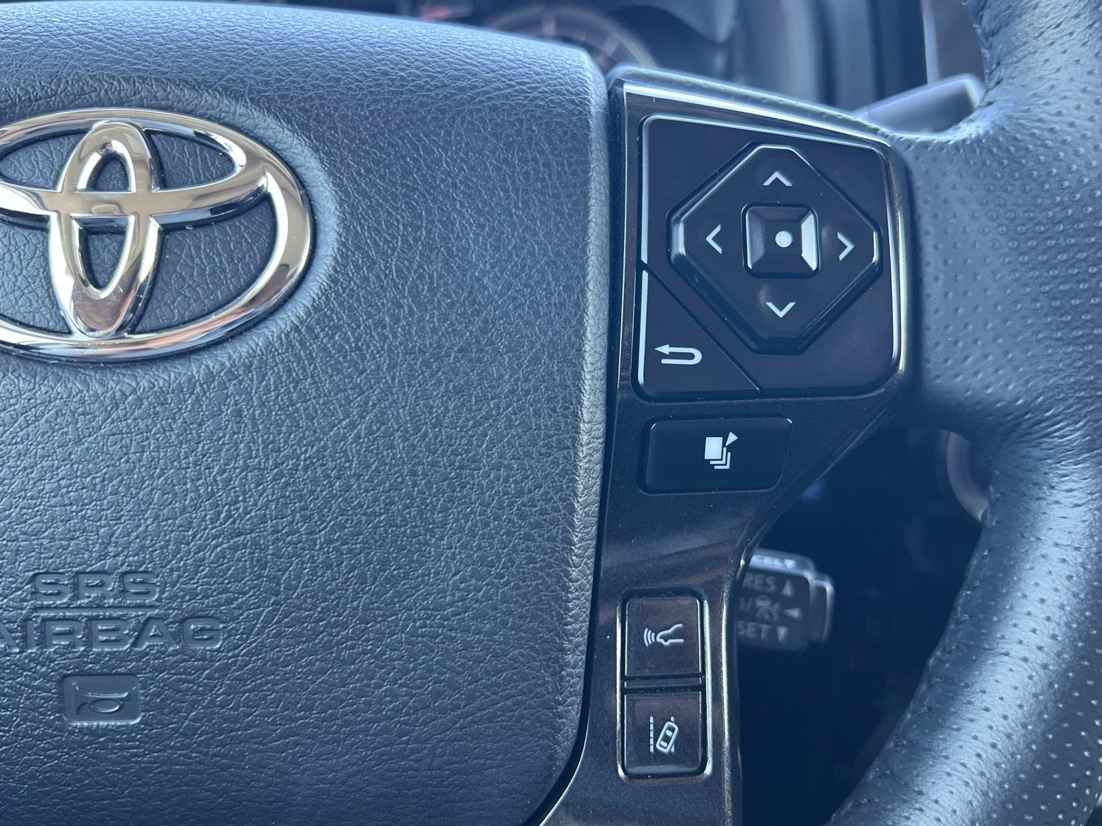 Used 2023 Toyota 4Runner TRD Off-Road Premium w/ Moonroof Package AWD/4WD image 10