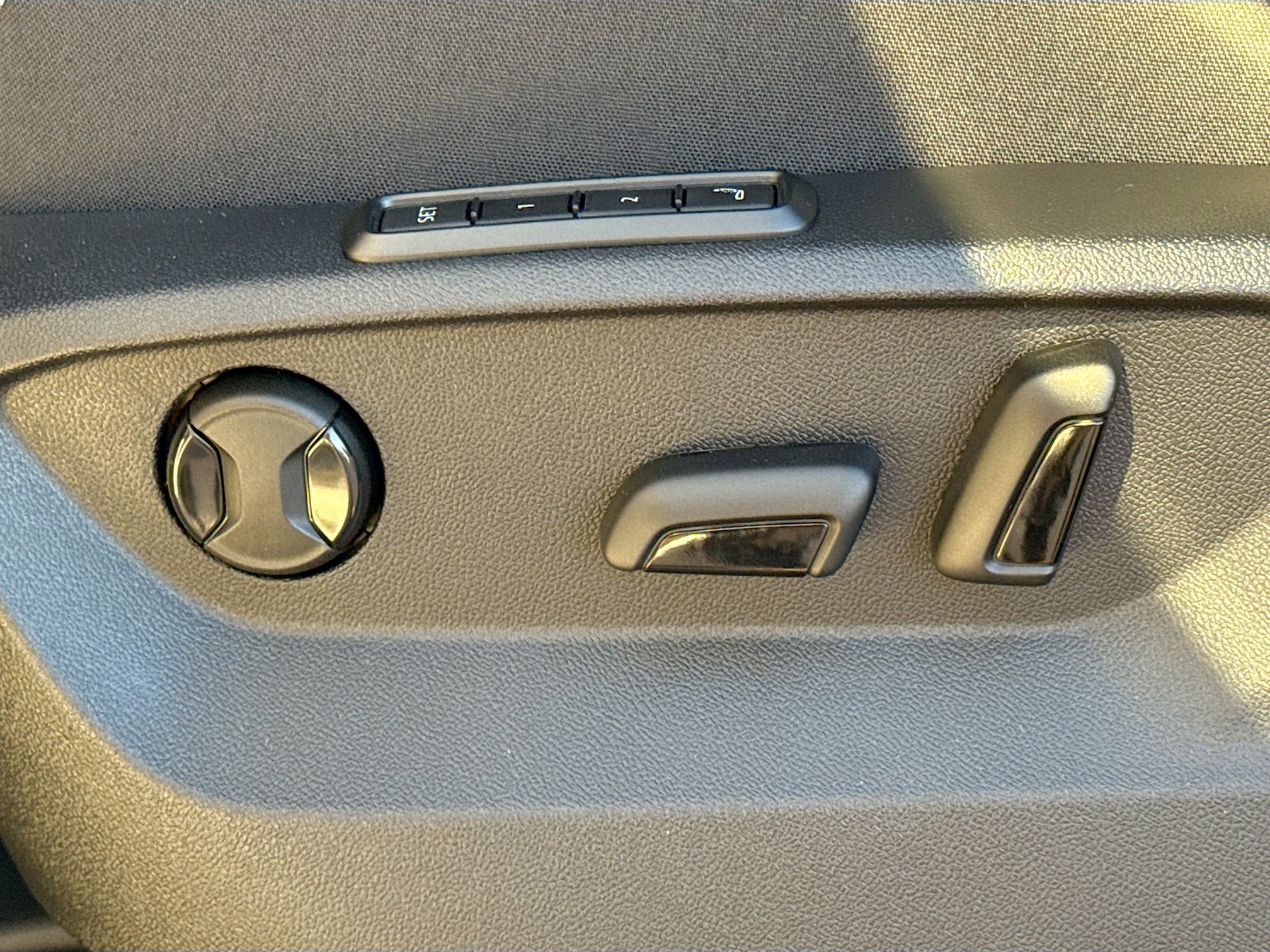 New 2026 Volkswagen Atlas Cross Sport SEL Premium R-Line image 25