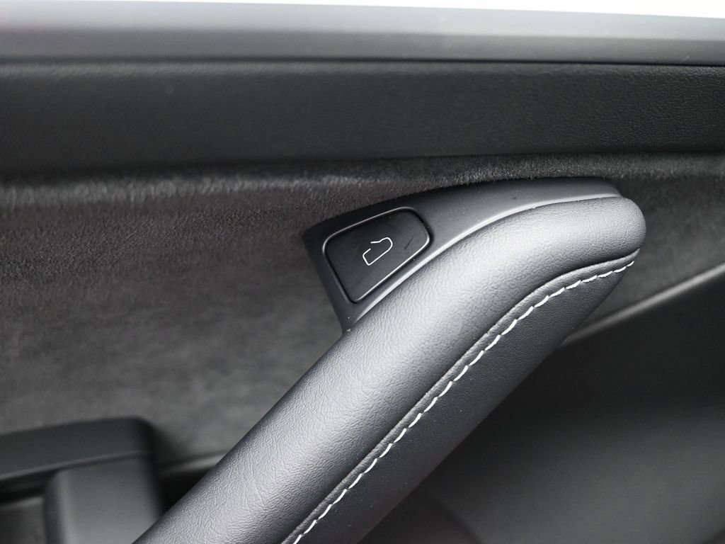 Used 2023 Tesla Model 3 Standard Range image 19