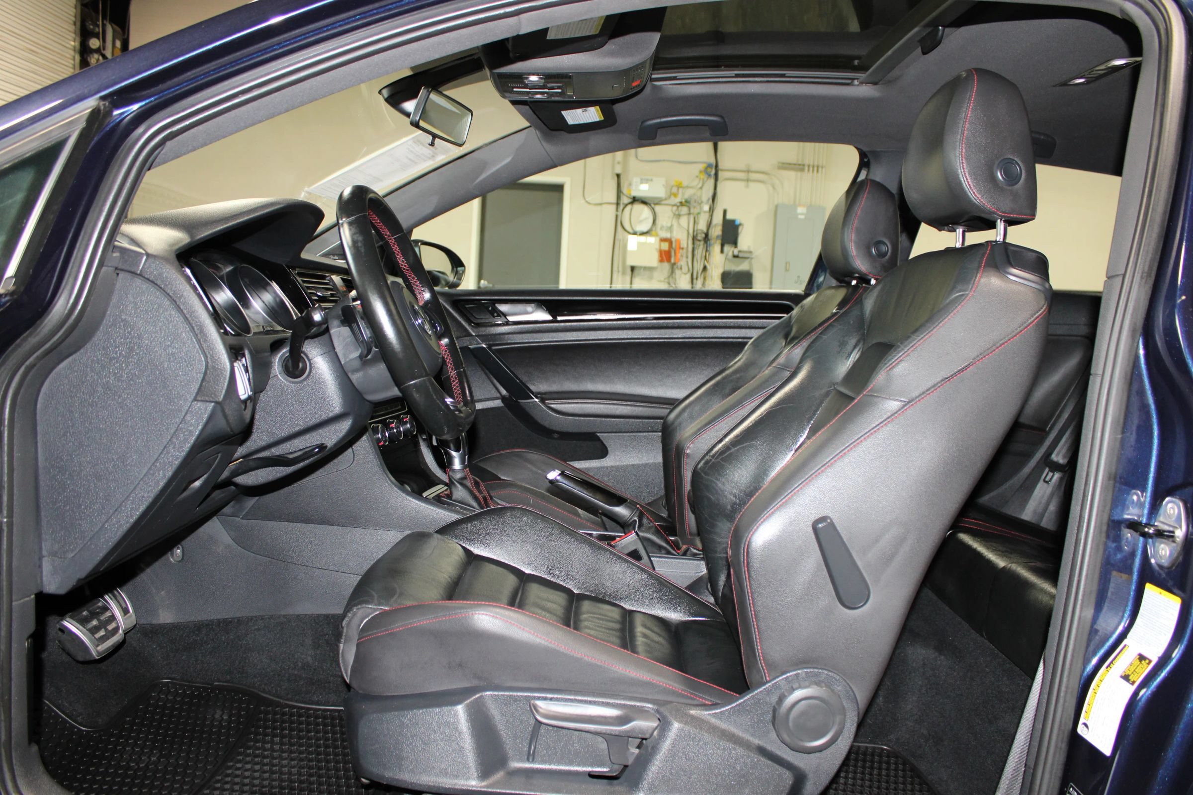 Used 2015 Volkswagen GTI SE FWD image 9