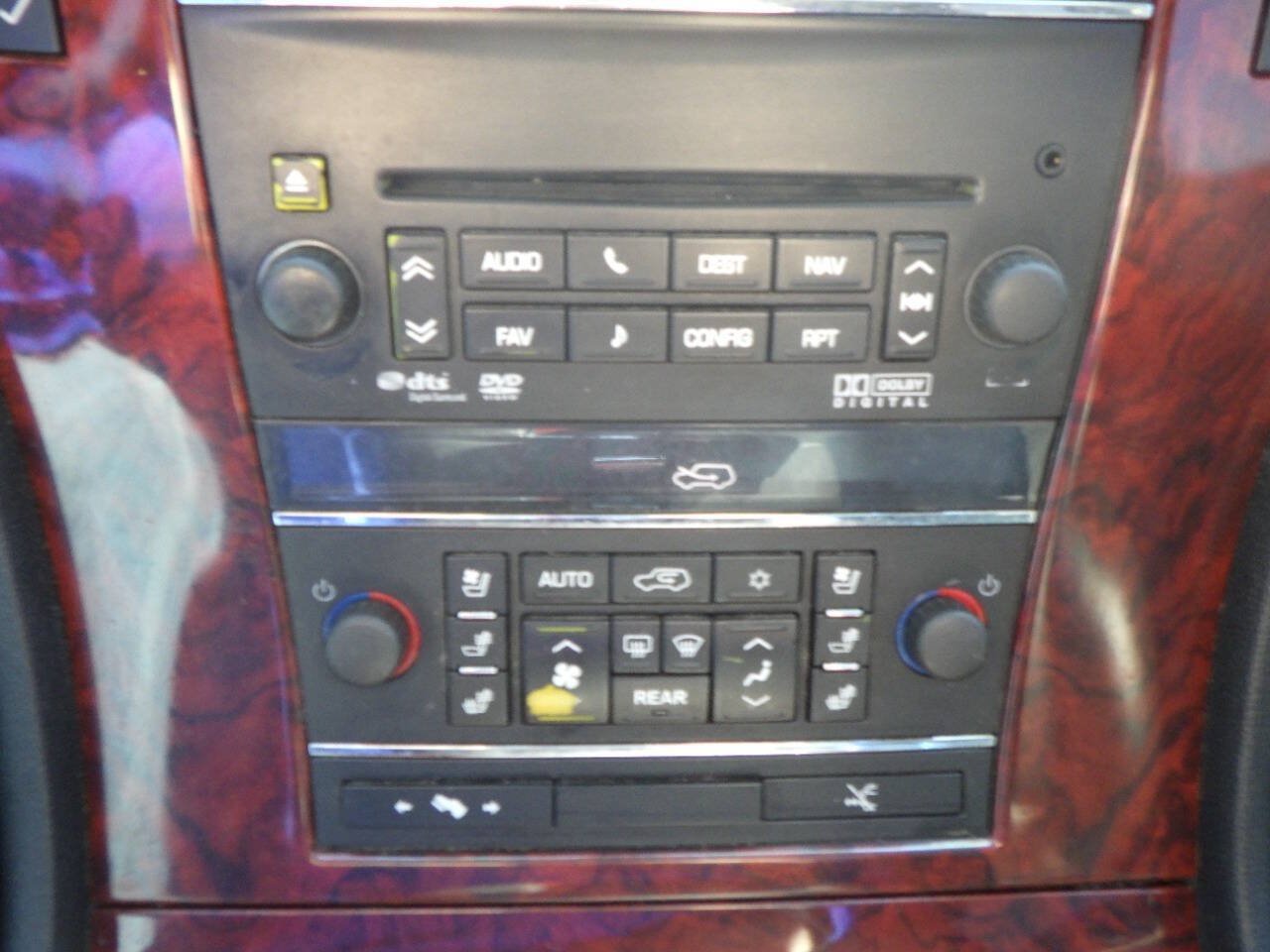 Used 2012 Cadillac Escalade ESV Premium AWD/4WD image 27