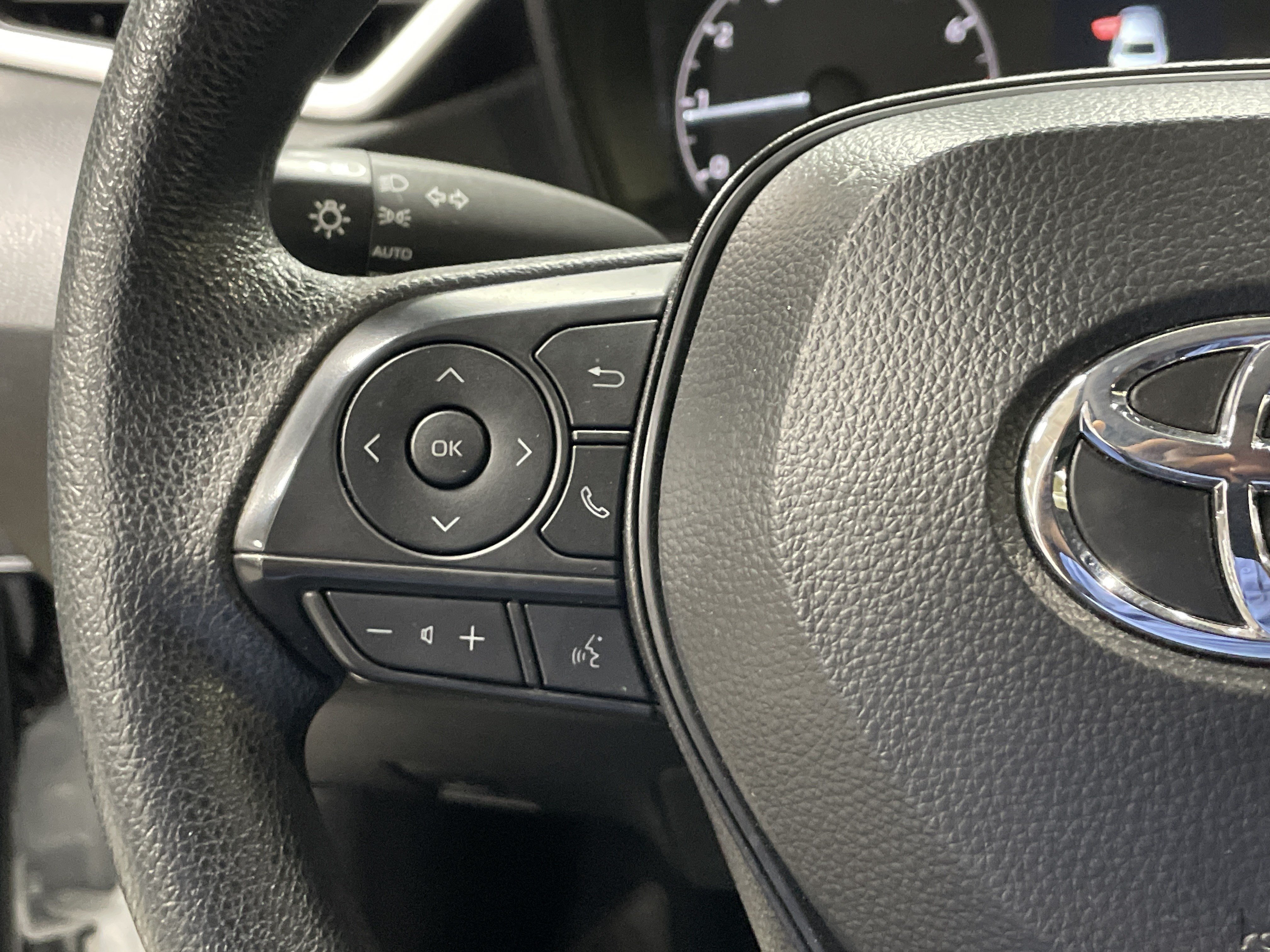 Certified 2025 Toyota Corolla LE FWD image 19