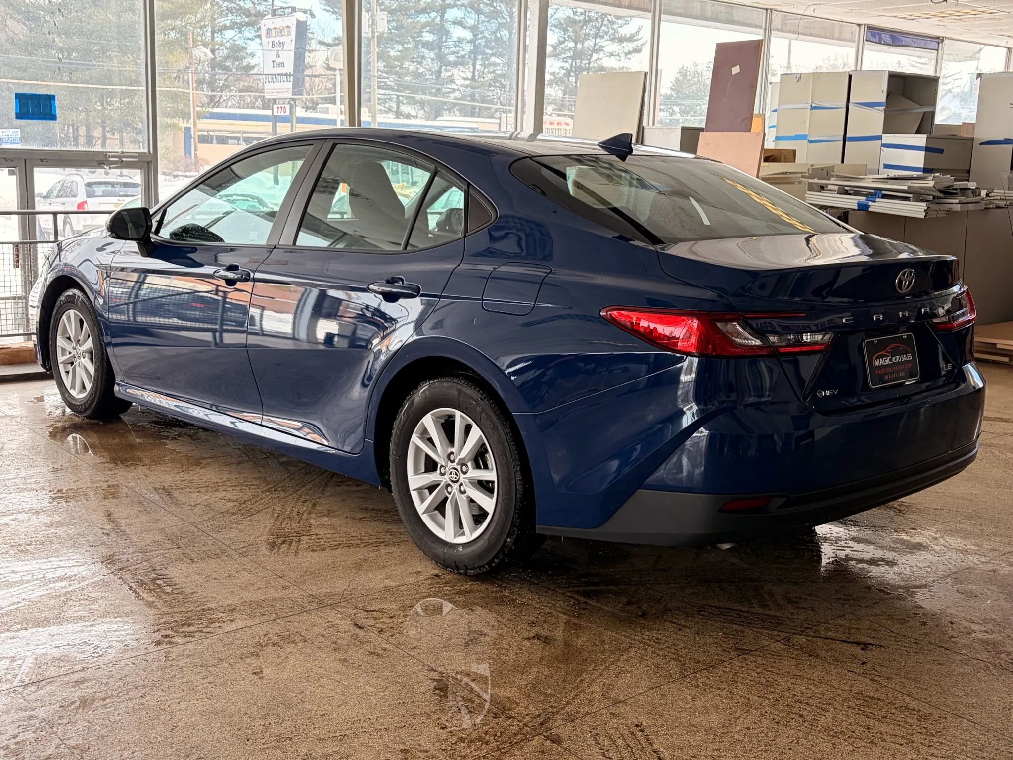 Used 2025 Toyota Camry SE image 9