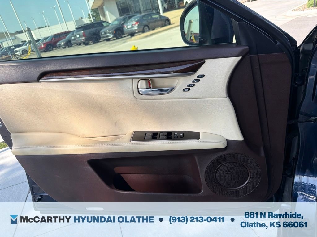 Used 2016 Lexus ES 350 w/ Luxury Package w/Wood Trim FWD image 31