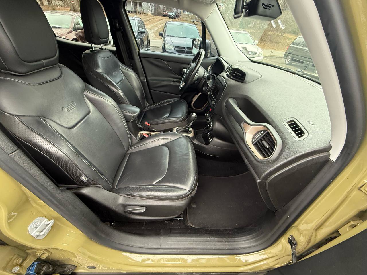 Used 2015 Jeep Renegade Limited FWD image 29
