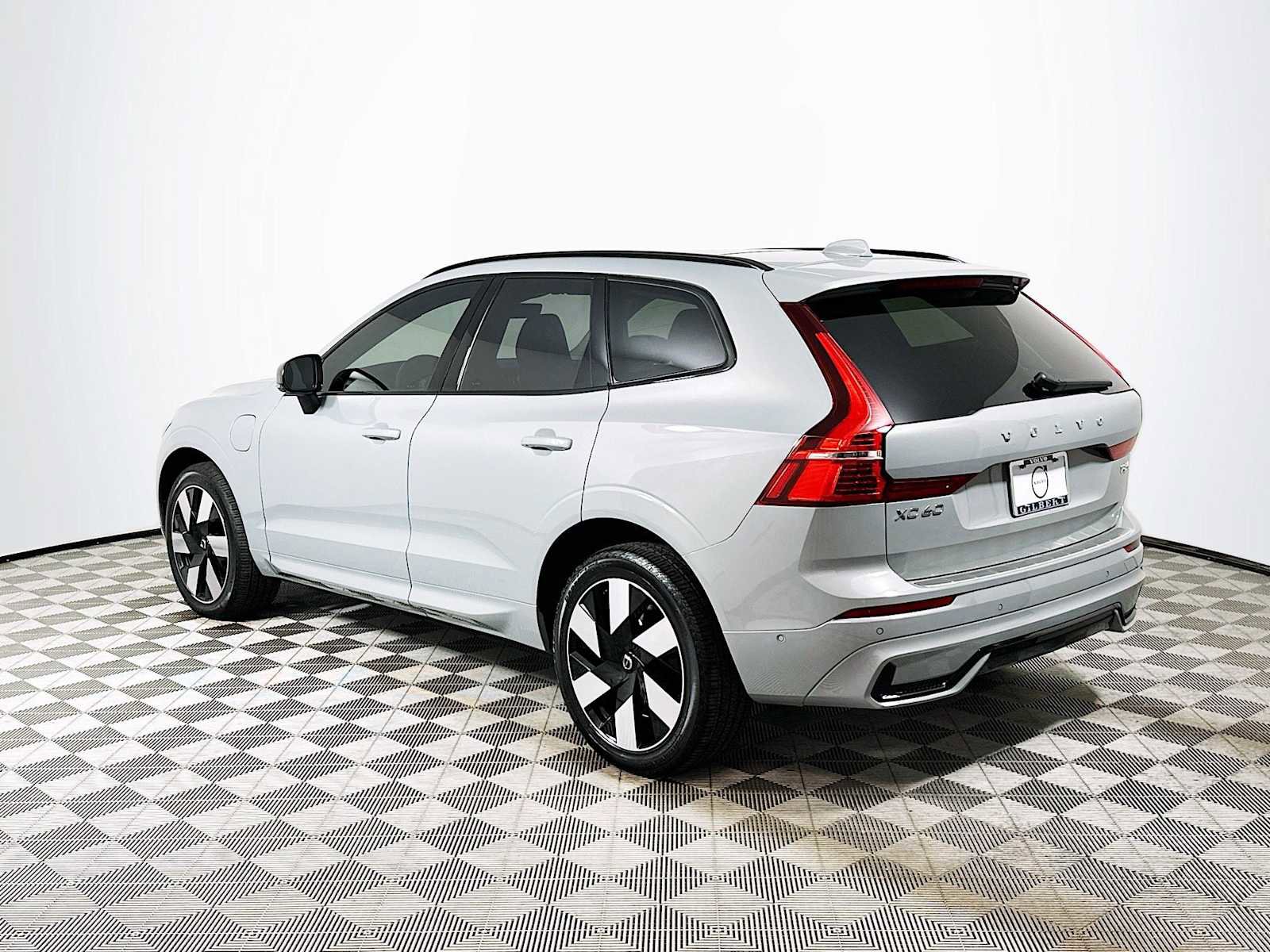 Used 2025 Volvo XC60 T8 Plus w/ Protection Package Premier image 5