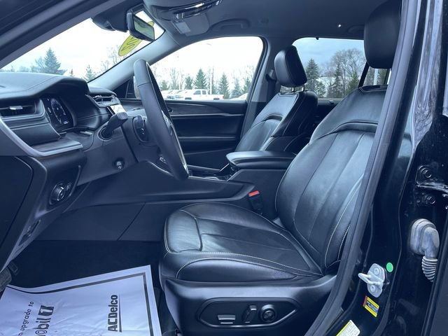 Used 2023 Jeep Grand Cherokee Limited w/ Luxury Tech Group II image 19